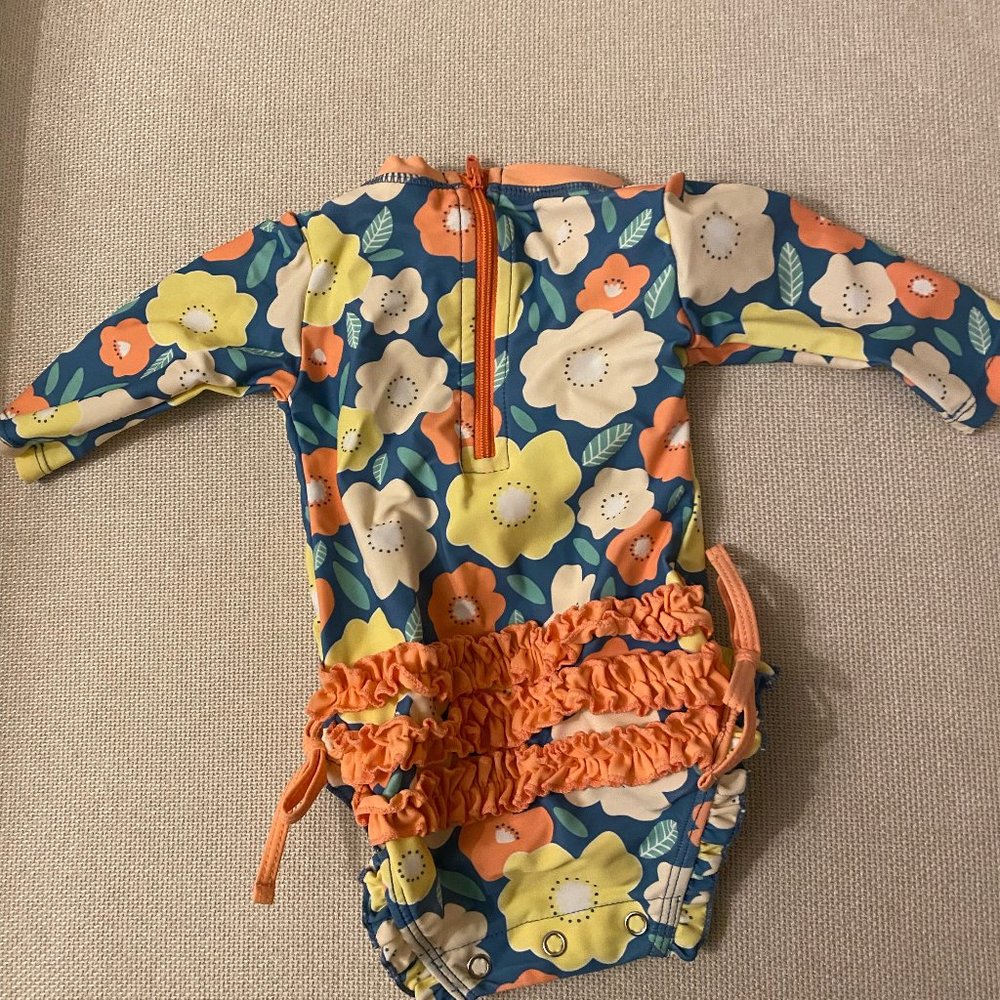 Ruffle Butts Rashgaurd 0-3 mo - Picture 2 of 3